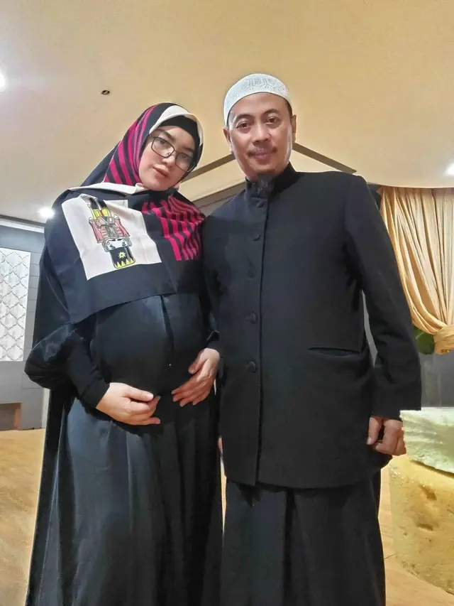 Makin Buncit, Ini 6 Kebersamaan Opick dan Bibi Silvana Jelang Kelahiran
