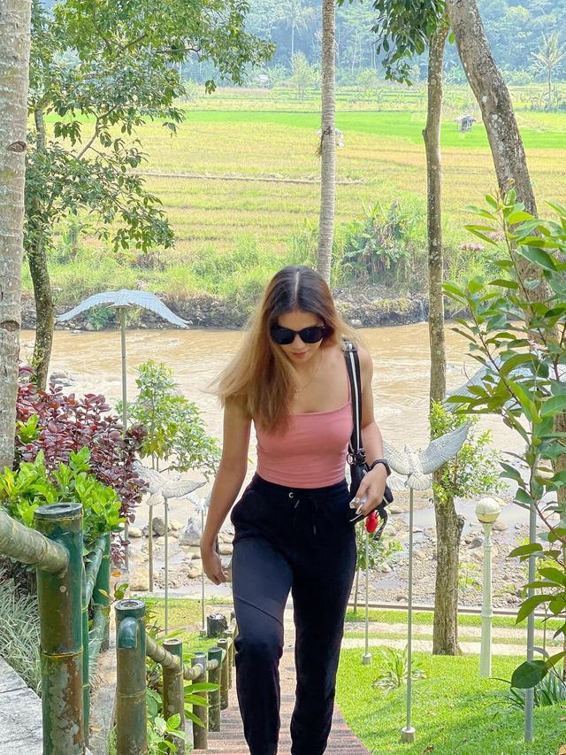 Pevoli yang juga kekasih Bagus Kahfi, Shella Bernadetha.