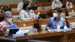 Wakil Menteri Kesehatan Dante Saksono Harbuwono (kanan) mengikuti rapat kerja dengan Komisi IX DPR di Kompleks Parlemen, Senayan, Jakarta, Senin (23/5/2022). Rapat membahas kondisi terkini kasus hepatitis akut dan langkah-langkah penanganannya dan membahas persiapan transisi pandemi menuju endemi termasuk penanganan emerging desease. (Liputan6.com/Angga Yuniar)