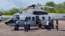 Presiden Joko Widodo bersama rombongan saat tiba di NTT menggunakan helikopter, Sabtu (20/12/2014). (Rumgapres/Agus Suparto)