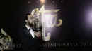 Aktor Alex Abbad meraih Piala Citra untuk Pemeran Pendukung Pria Terbaik dalam Festival Film Indonesia (FFI) 2016 di Jakarta, Minggu (6/11). Penghargaan diterima Alex Abbad berkat aktingnya dalam film My Stupid Boss. (Liputan6.com/Gempur M Surya)