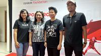 Empat mantan pebulutangkis Indonesia, Maria Kristin Yulianti, Susi Susanti, Liliyana Natsir, dan Tontowi Ahmad, saat hadir di ajang Polytron Superliga Junior 2025 di Kudus, Jawa Tengah, Minggu (21/9/2025). (Bola.com/Muhammad Adi Yaksa)
