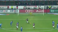 Video highlights Liga Italia Serie A antara AC Milan vs Sassuolo yang berakhir dengan skor 2 - 1 pada hari minggu (25/10/2015).