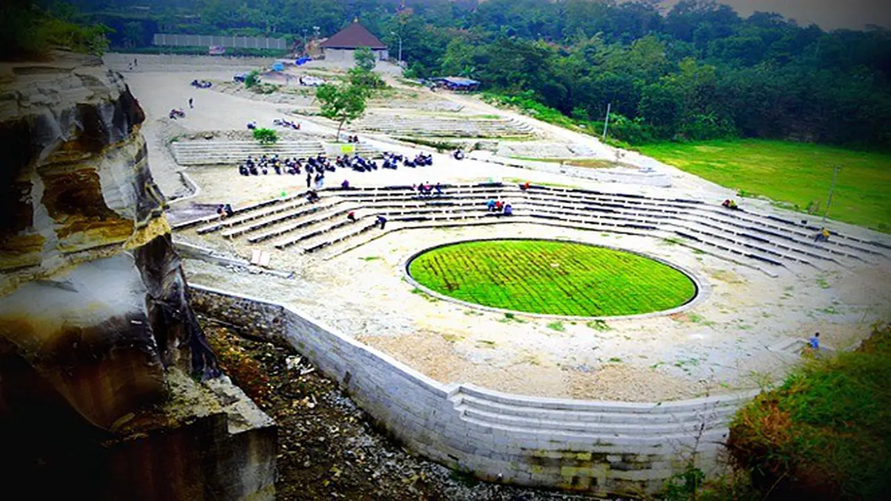 Jajal Tebing Breksi Jogja, Wisata Populer Bekas Tambang Batu 