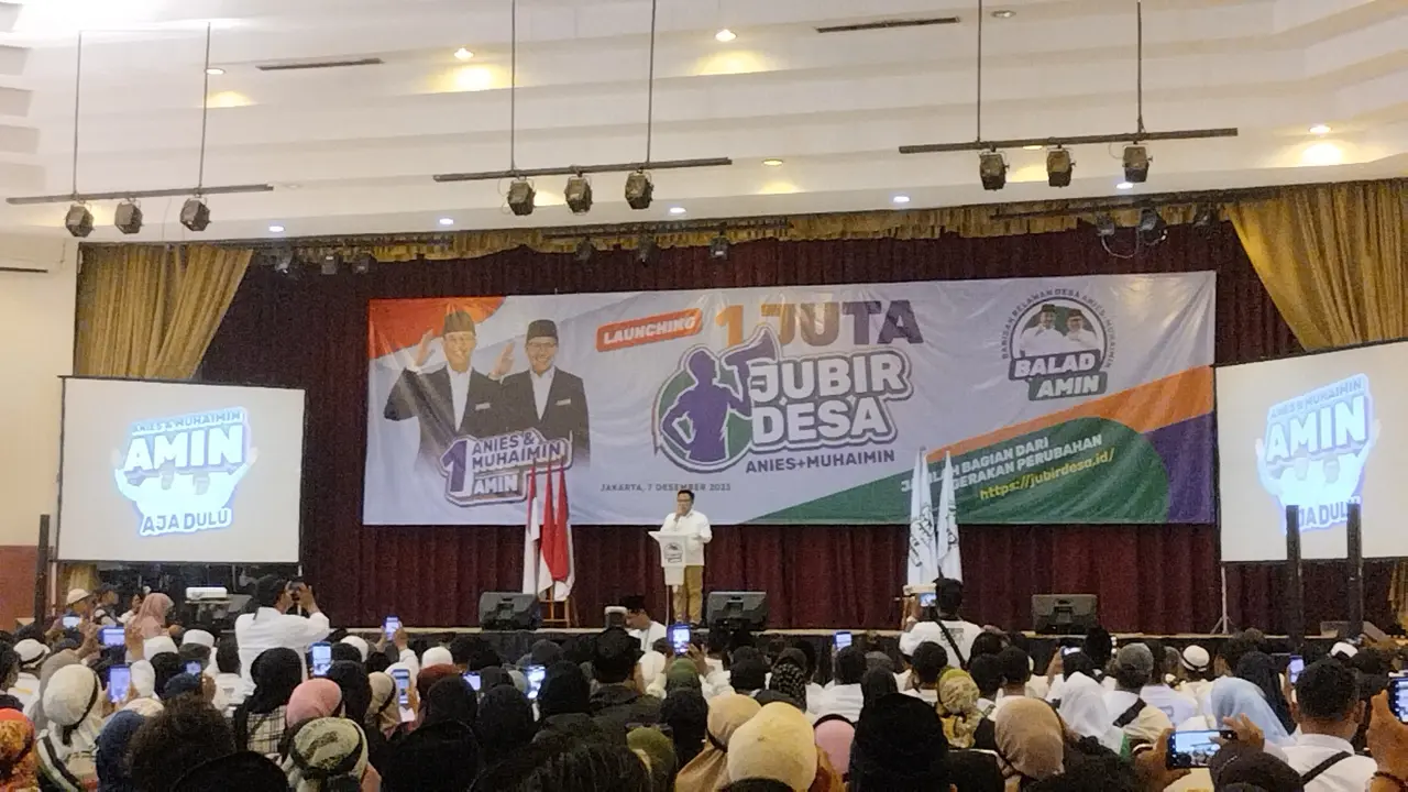 Muhaimin Iskandar alias Cak Imin dalam launching 1 Juta Jubir Desa AMIN bersama Barisan Relawan Desa Anies-Muhaimin (BALAD AMIN) di Aula Pandansari, Taman Wiladatika, Cibubur,