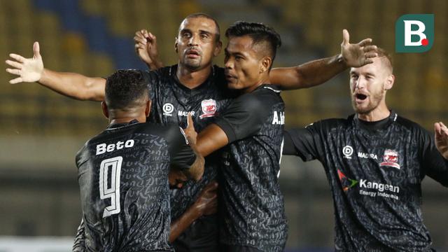 FOTO: Madura United Geser PS Sleman usai Bermain Imbang 1-1 dengan Persela Lamongan - Bruno Da Silva Lopes; Tim Madura United
