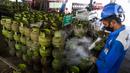 Untuk diketahui, ukuran yang dipakai dalam perdagangan LPG baik dalam skala besar maupun kemasan tertentu yang dipergunakan untuk rumah tangga, mengacu pada berat dalam kilogram maupun metrik ton. (Liputan6.com/Herman Zakharia)