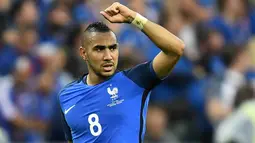 1. Dimitri Payet, gelandang West Ham ini namanya meroket saat membela Prancis pada Piala Eropa 2016 lalu. Puncak pencarian nama Payet terjadi pada 5 Juni hingga 11 Juni 2016. (AFP/ Franck Fife)