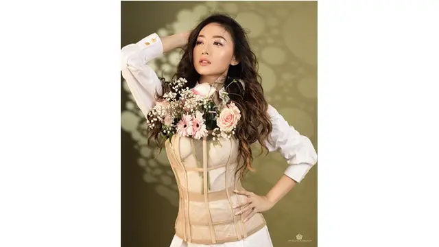 Disebut Mirip Artis Korea, Ini 6 Gaya Memukau Natasha Wilona saat Pemotretan