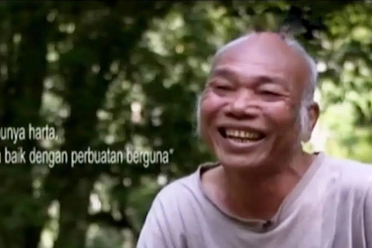 Pantang Menyerah: Umar Manik Si Penjaga Komunitas Kera