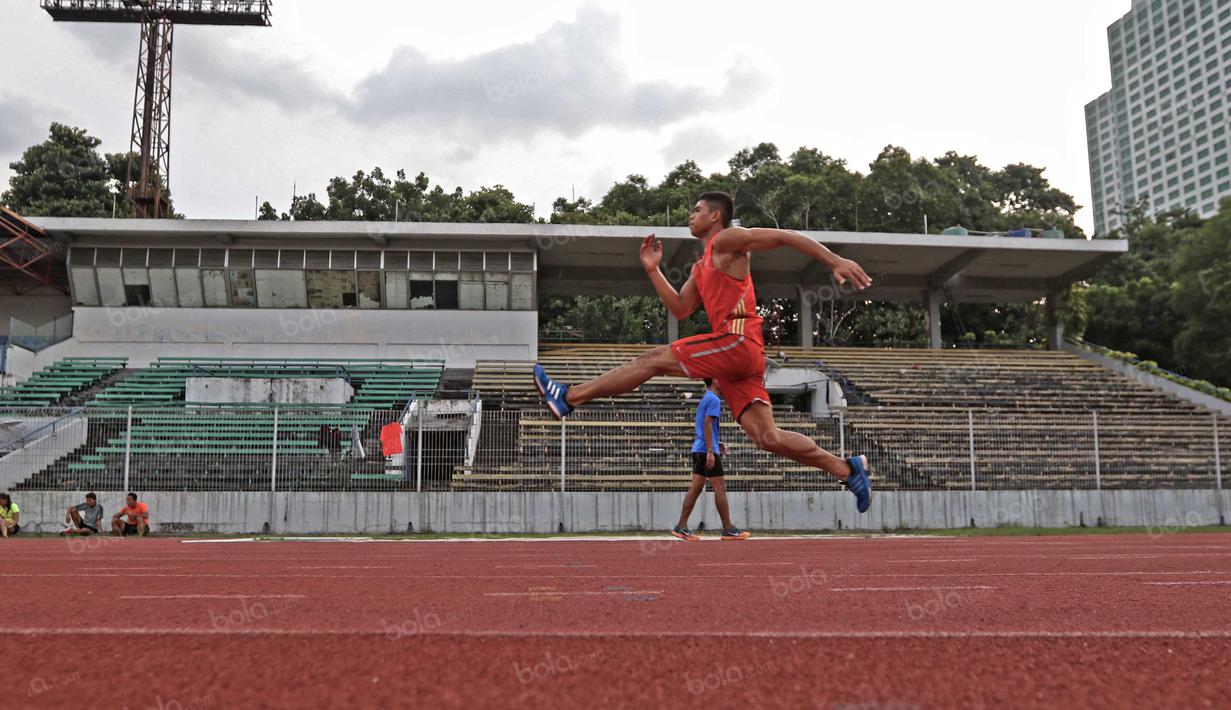 Latihan terakhir atlet nasional di litasan Stadion Madya, Senayan, Jakarta, Senin (25/4/2016). cabang atletik akan berpindah tempat latihan di Cibinong. (Bola.com/Nicklas Hanoatubun)