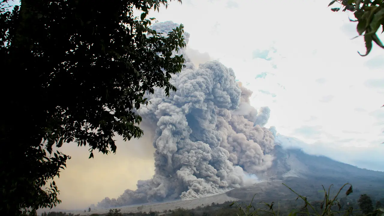Ilustrasi erupsi gunung api
