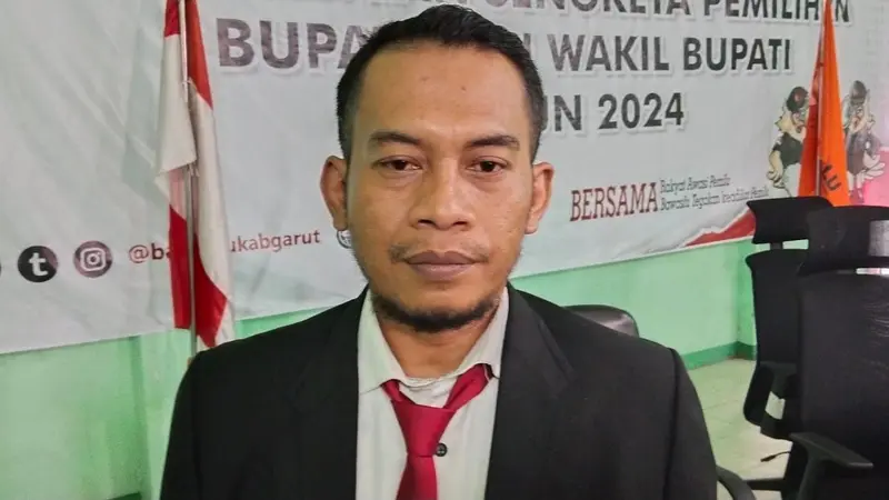 Ketua Bawaslu Garut Ahmad Nurul Syahid, selepas pembacaan sidang gugatan dua bacalon pilkada Garut. (Liputan6.com/Jayadi Supriadin)