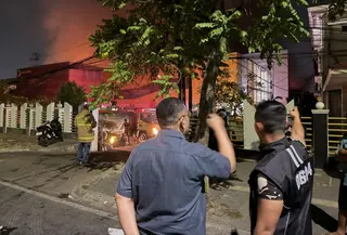 Kebakaran yang melanda Kantor Badan Pertanahan Nasional (BPN) Kabupaten Karawang, Jawa Barat, pada Rabu, 14 Oktober 2026 malam menghanguskan sejumlah ruangan, termasuk gudang arsip. (Foto: Antara)