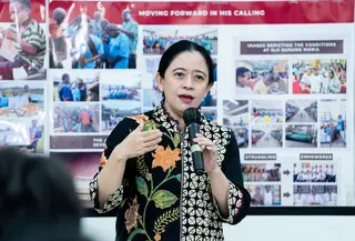 Ketua DPR RI Puan Maharani melakukan kunjungan ke Sekolah Lentera Harapan (SLH) Gunung Moria di Tangerang, Banten, Senin (8/12/2025)