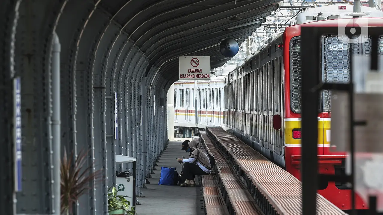 FOTO: Penerapan Protokol Kesehatan di Stasiun Jakarta Kota