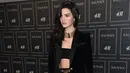 Penampilan Model seksi Kendall Jenner mengunakan blaze casual saat menghadiri launching Balmain X H & M di 23 Wall Street, New York, US (20/11/2015). (AFP/ Dimitrios Kambouris)