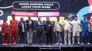 Kostum perang Garuda edisi 2025 itu memiliki makna dan filosofi mendalam yang memadukan warisan budaya dengan teknologi canggih dalam proses pembuatannya. Tampak dalam foto, Ketua Umum Persatuan Sepak Bola Seluruh Indonesia (PSSI), Erick Thohir (keenam kiri) saat menghadiri peluncuran jersey terbaru Timnas Indonesia di Plaza Utara Stadion Utama Gelora Bung Karno (SUGBK), Jakarta, Kamis (12/3/2026) malam. (Bola.com/Bagaskara Lazuardi)