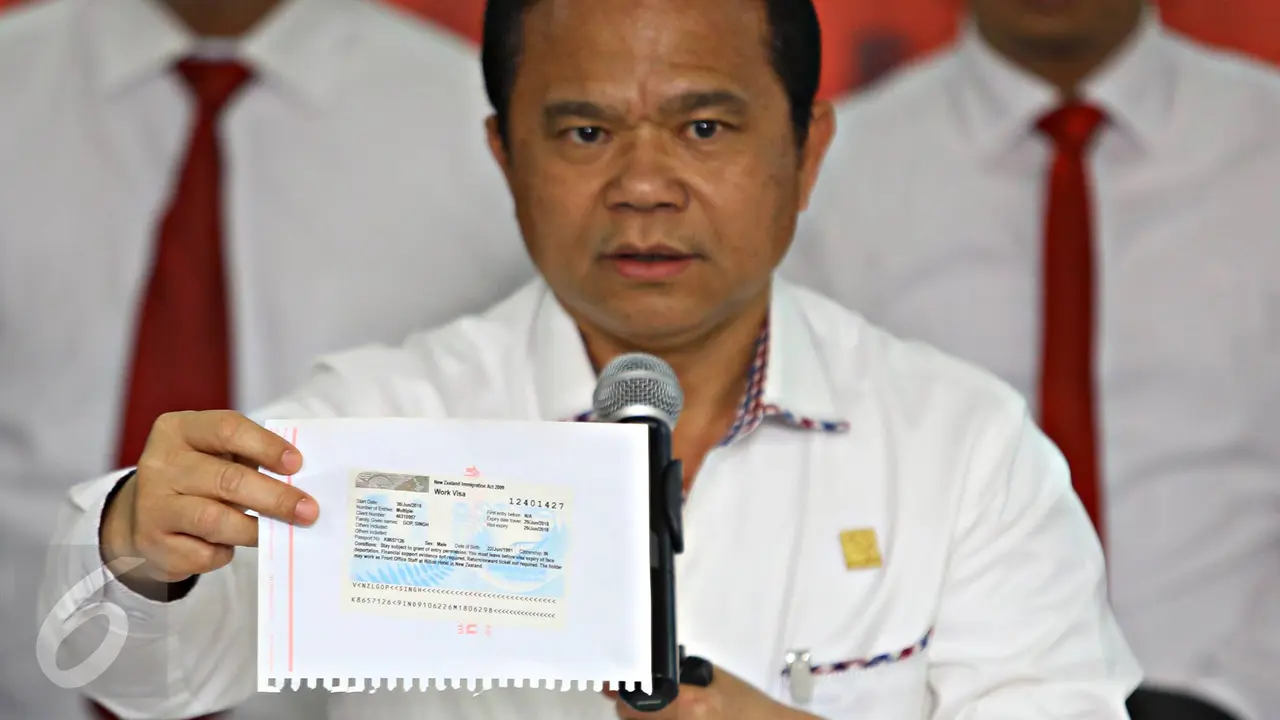 20170118-Delapan-Warga-Negara-India--Diamankan-Petugas-Imigrasi-Jakarta-IA