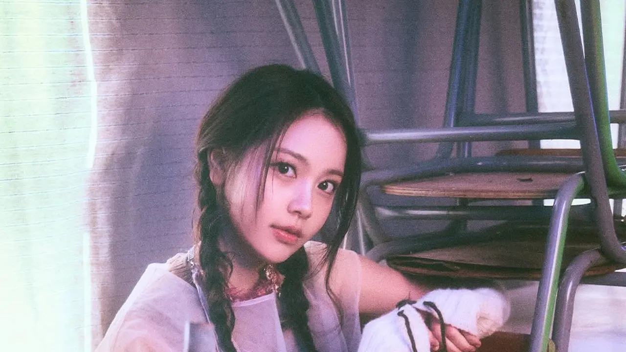 Gaya Carmen Hearts2Hearts di Foto Teaser Single Perdana, Dipuji Netizen Korea Mirip Yoona SNSD