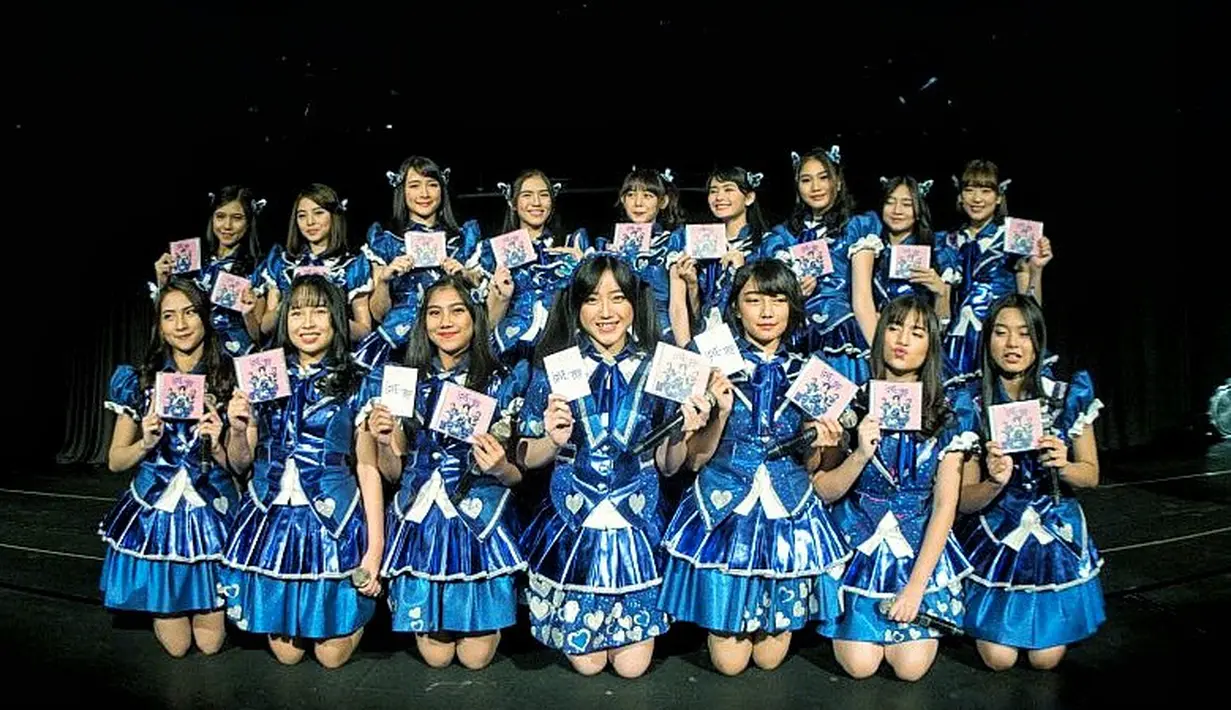 Sinka Juliani sebagai sentral JKT48 berharap para wajah baru yang membawakan lagu Love Trip bisa diterima oleh masyarakat. 16 wajah baru itu yang terpilih dari Janken Competition pada Agustus silam. (Adrian Putra/Bintang.com)