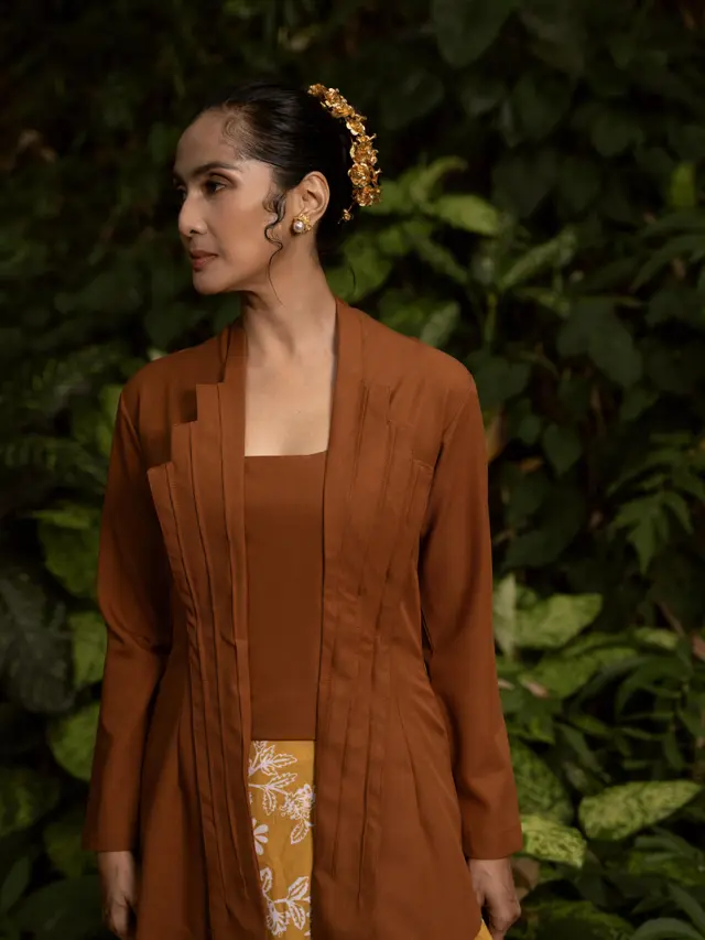 Ilustrasi potret Maudy Koesnaedi/menggah agung Gianyar, Bali