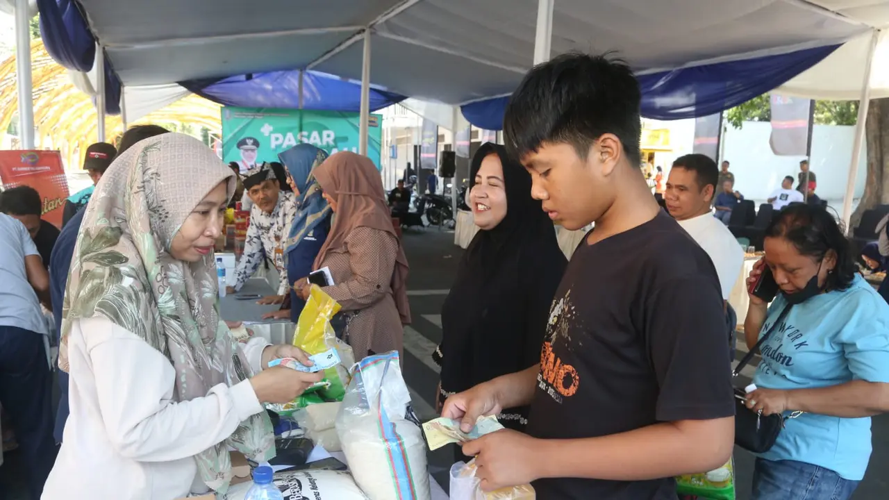Operasi pasar di Banyuwangi terus dilakukan untuk menstabilkan harga bahan pokok pada bulan ramadan dan menjelang Hari Raya Idul Fitri (Istimewa)