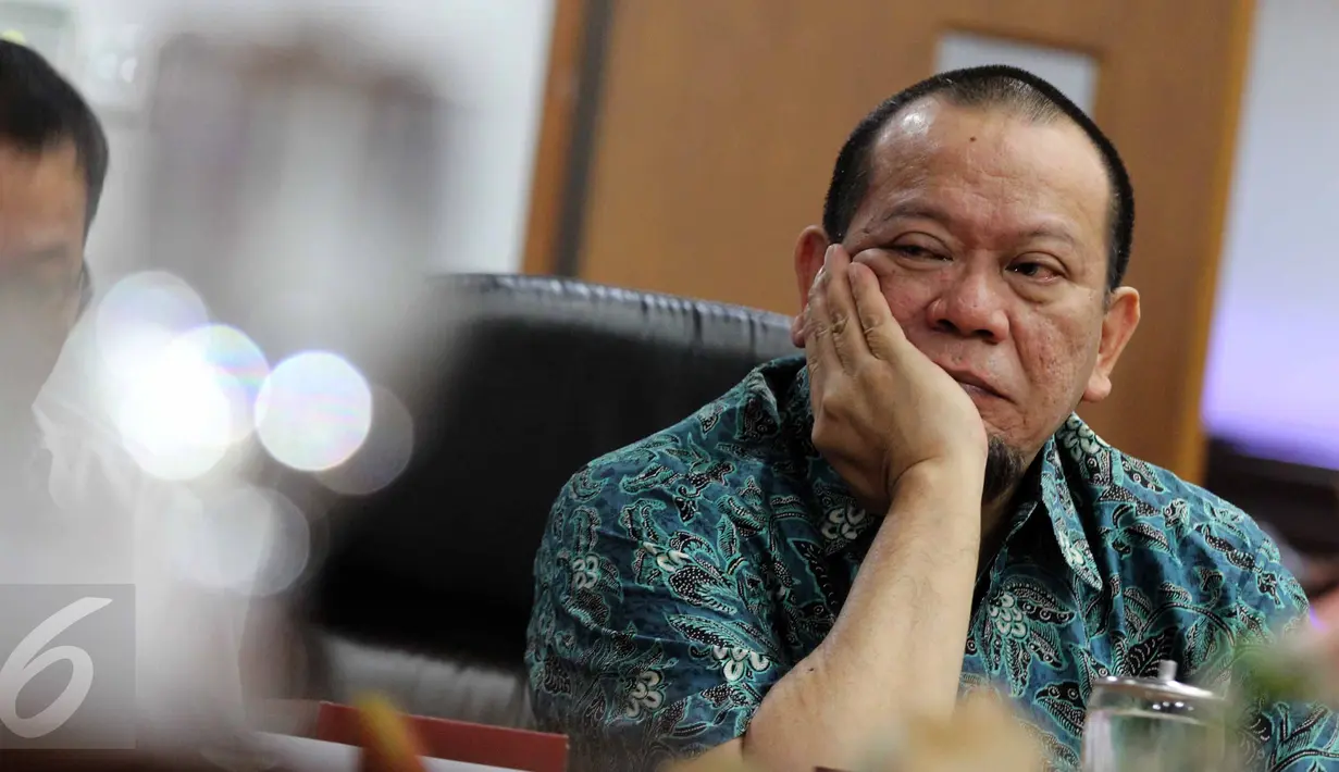 Ketua Umum PSSI La Nyalla Mattalitti saat menghadiri pertemuan di kantor Komnas HAM, Jakarta, Kamis (13/8/2015). Pertemuan tersebut terkait pembekuan PSSI oleh Kemenpora. (Liputan6.com/Helmi Afandi)