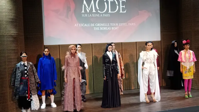 La Mode Sur La Seine a Paris Kembali Digelar untuk Optimalkan Desainer Lokal di Eropa