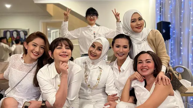 Bintang Takdir Cinta yang Kupilih dan Cinta Setelah Cinta nobar final Piala Dunia 2022 di rumah Jonathan Frizzy (Foto Instagram sashalexa_nh)