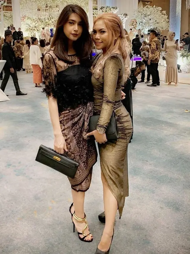Gaya Nabila Syakieb Hadiri Pernikahan Citra Kirana dan Rezky Aditya (sumber: instagram/ellrich_18)