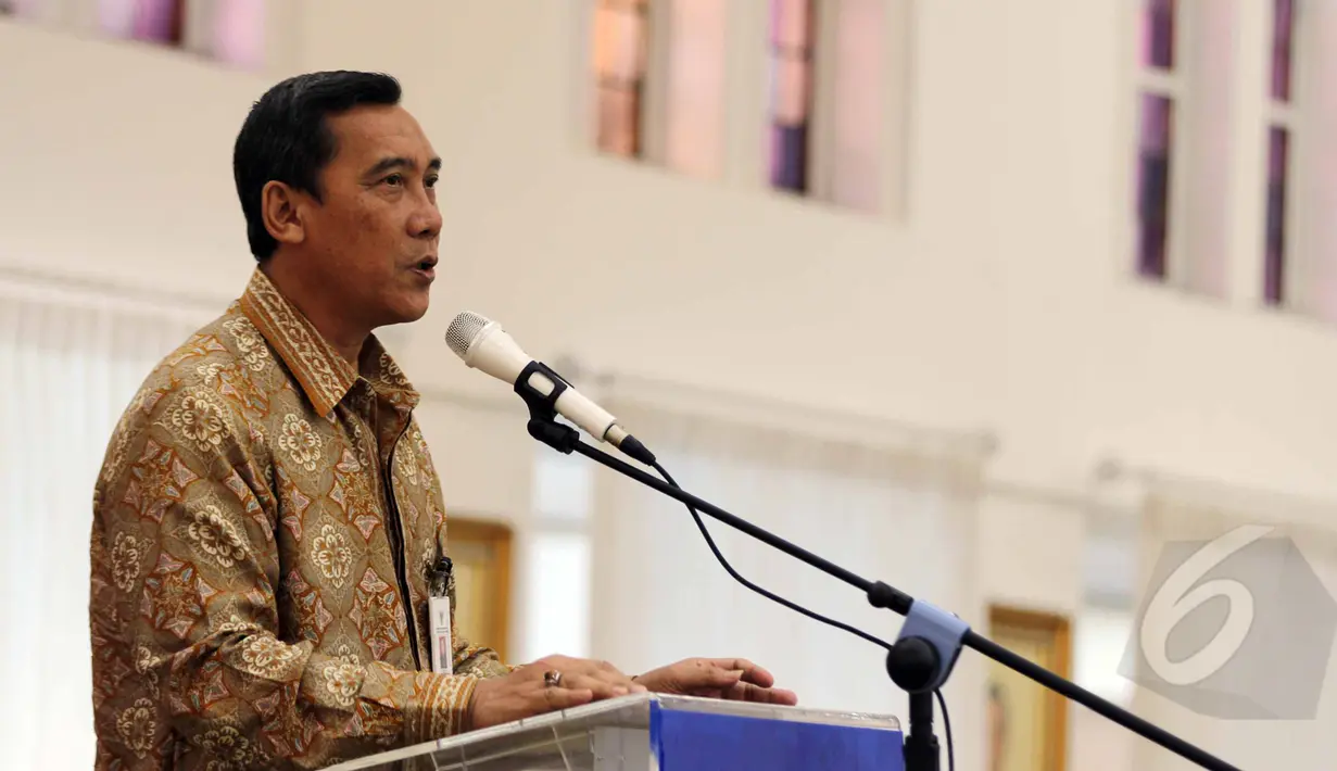 Sekertaris Menteri Pemberdayaan Manusia dan Kebudayaan Sugihartatmo berpidato saat acara Diklat Revolusi Mental di Kantor Kemenko PMK, Jakarta, Kamis (30/4/2015). (Liputan6.com/Helmi Afandi)