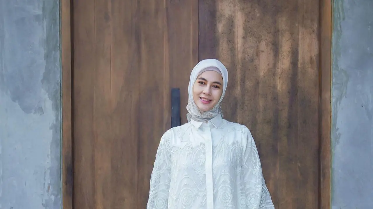 Paula Verhoeven kenakan hijab (Instagram/paula_verhoeven)