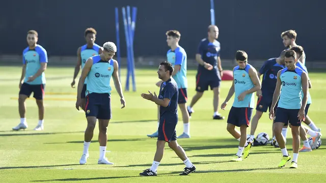 Foto: Belum Ada Kata Sepakat dengan MU, Frankie de Jong Masih Ikut Latihan Bareng Barcelona