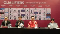 Pelatih Timnas Indonesia U-23 Shin Tae-Yong saat konferensi pers jelang laga kualifikasi Piala Asia U-23 Grup K di Hotel Swis-Behotel, solo, Selasa (5/9).(Liputan6.com/Fajar Abrori)