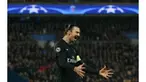 Zlatan Ibrahimovic striker Paris Saint-Germain yang biasa berperan sebagai pencetak gol, tiba-tiba mampu menjalankan peran sebagai seorang bek di garis gawang saat situasi kritis.