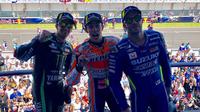 Pembalap Repsol Honda, Marc Marquez (tengah), menjuarai balapan MotoGP Jerez di Sirkuit Jerez, Spanyol, Minggu (6/5/2018). (Twitter/MotoGP)