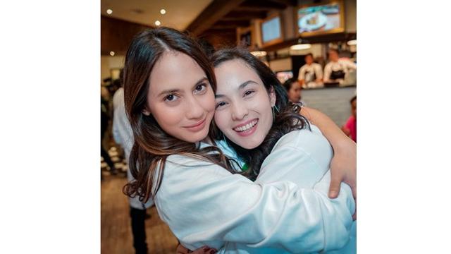 5 Potret Persahabatan Chelsea Islan dengan Pevita Pearce, Selalu Kompak