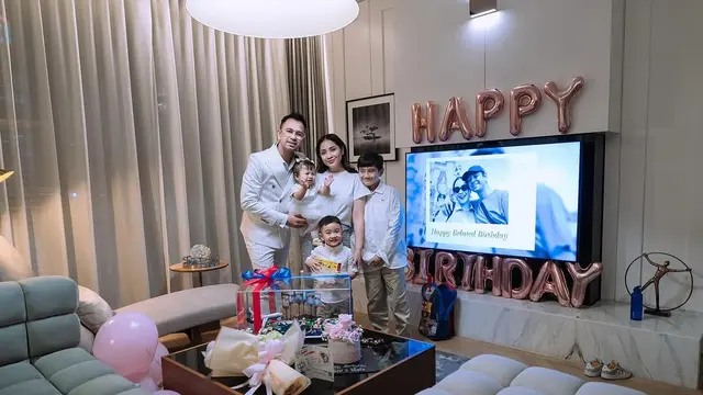 Nagita Slavina Bersama Rafathar, Rayyanza, dan Ranayma (foto: Instagram/raffinagita1717)