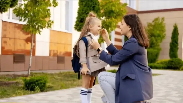 Mengenal Lawnmower Parenting, Apakah Pola Asuh Ini Membantu atau Justru Merugikan? (shutterstock/Anna Grant)