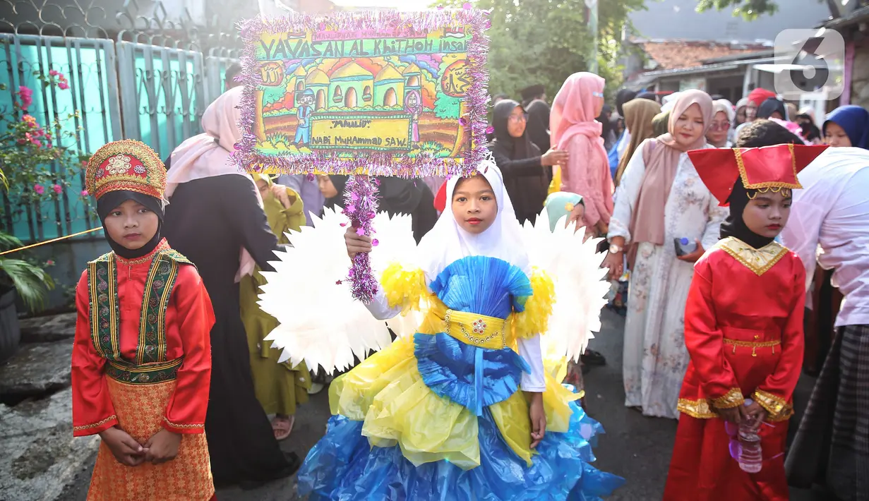 Melalui peringatan Maulid Nabi, umat Islam juga diajak meningkatkan keimanan dan ketakwaan kepada Allah SWT. (Liputan6.com/Angga Yuniar)