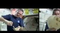 Astronot gaul ini kerap memuat video aktivitasnya selama berada di angkasa. Salah satunya membuat roti isi. Berikut rekamannya.