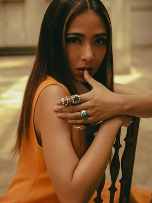 Nadia Vega. (Dress by Sissaechic/ IG @sissaechic, Earrings by  ADELLE/ IG @adellejewellery, Photographer: Ejja Pahlevi/ IG @ejjaxz, Mua: Listerianto/ IG @BDTVRLIST, Fashion Stylist: Iwan Latiff/ IG @iwanlatiff, Bintang.com)