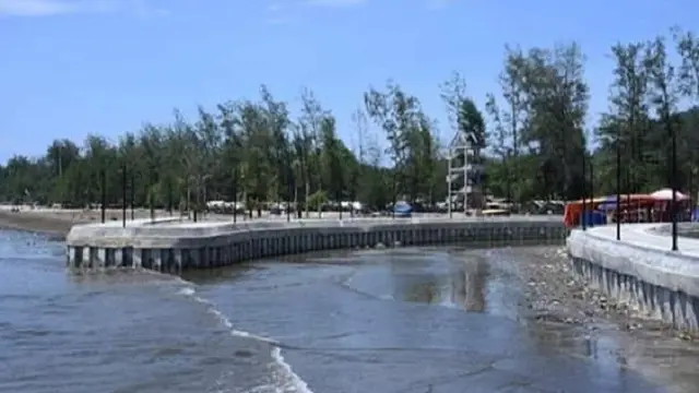 Pantai Air Manis Padang