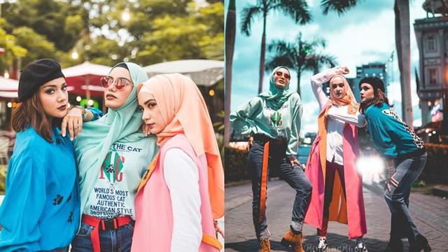 Vira juga berlibur dengan para pemain Tukang Ojek Pengkolan yakni Putri Anne dan Fitri Ayu.