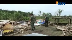 Sebelum merusak rumah angin terlihat berputar kencang mengelilingi desa.