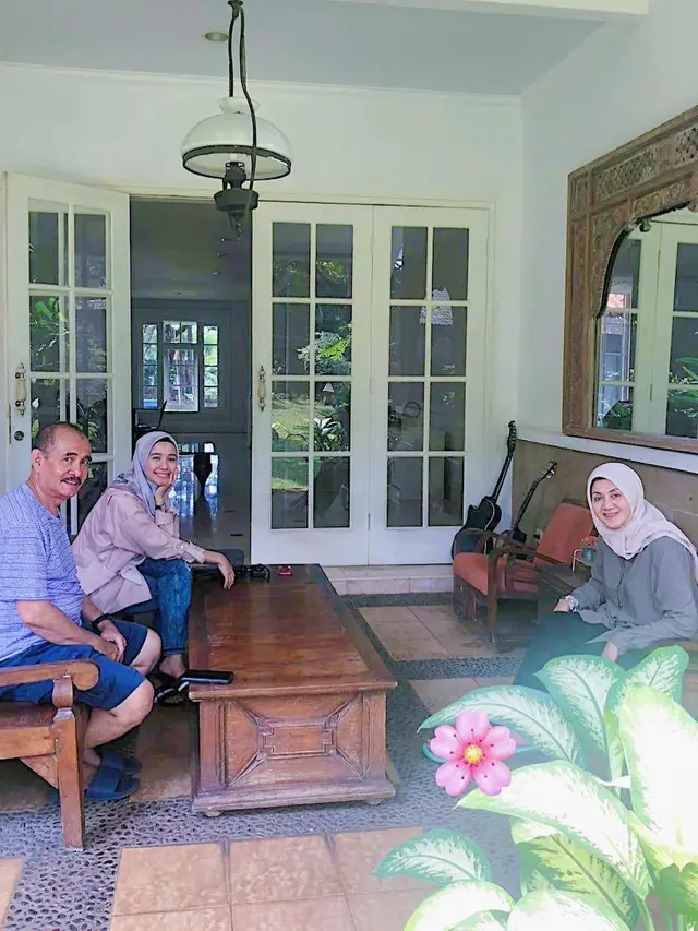 7 Potret Hangat Laudya Cynthia Bella dan Sang Ayah yang Jarang Tersorot
