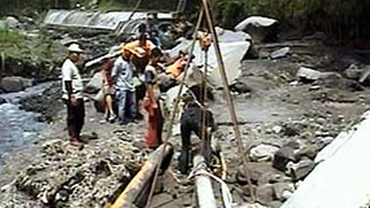 041206blahar-merapi.jpg