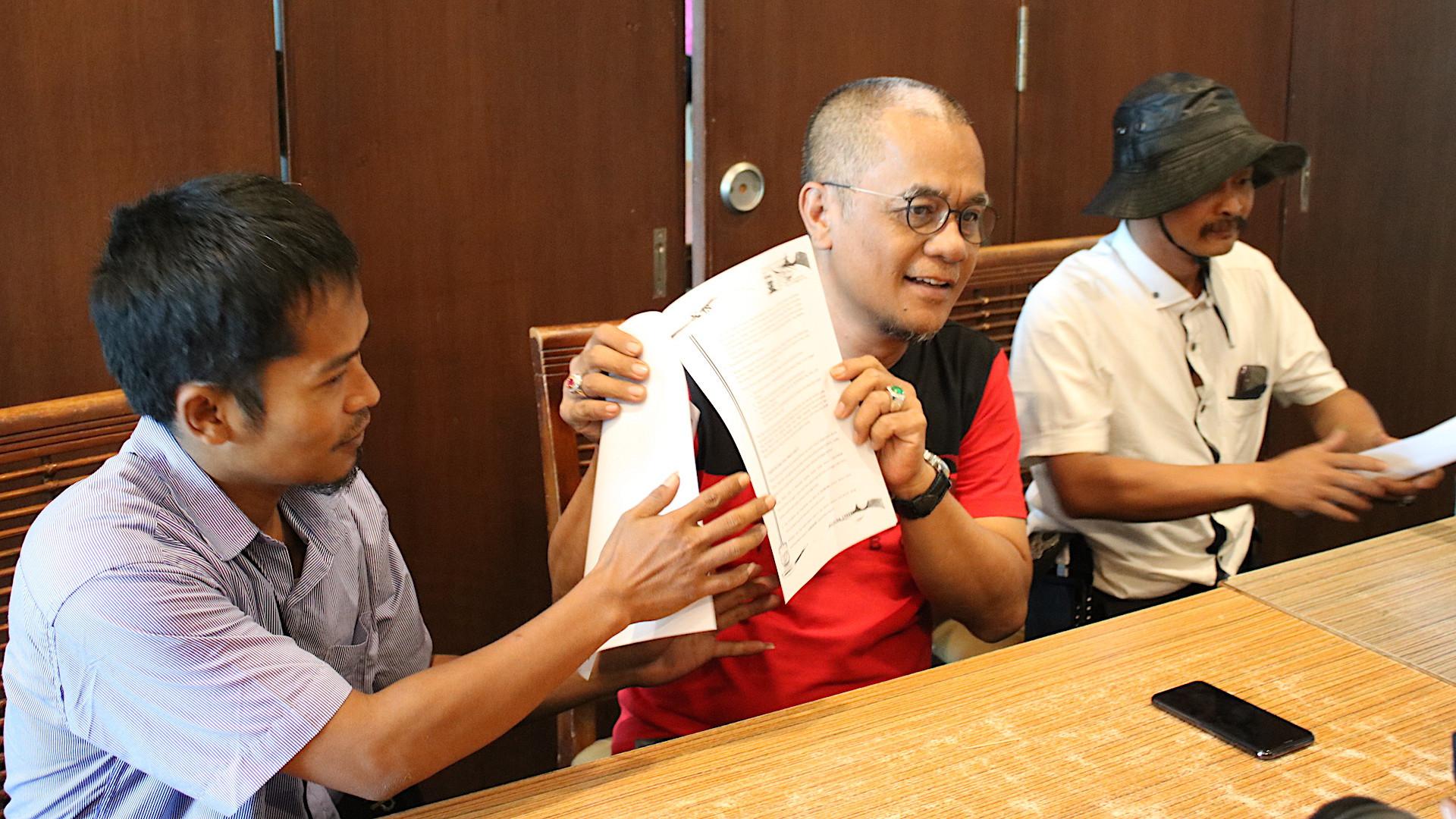 Madura United balik menuntut Cristian Gonzales dengan ganti rugi Rp 10 miliar. (Bola.com/Aditya Wany)