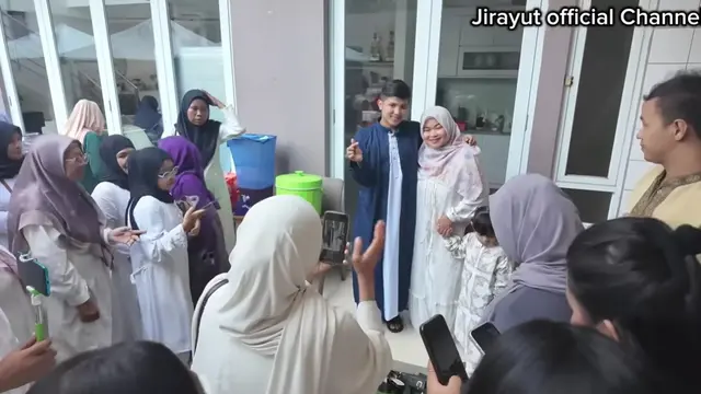 Halaman belakang rumah Jirayut (Foto: YouTube Jirayut Official Channel)